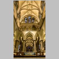 Salisbury Cathedral, photo Raggatt2000, Wikipedia.jpg